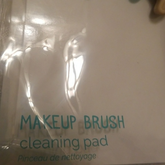Pug face makeup brush cleaning pad - Picture 3 of 4